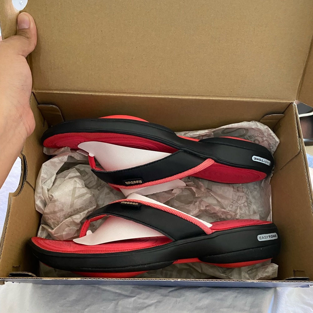 reebok easytone flip II